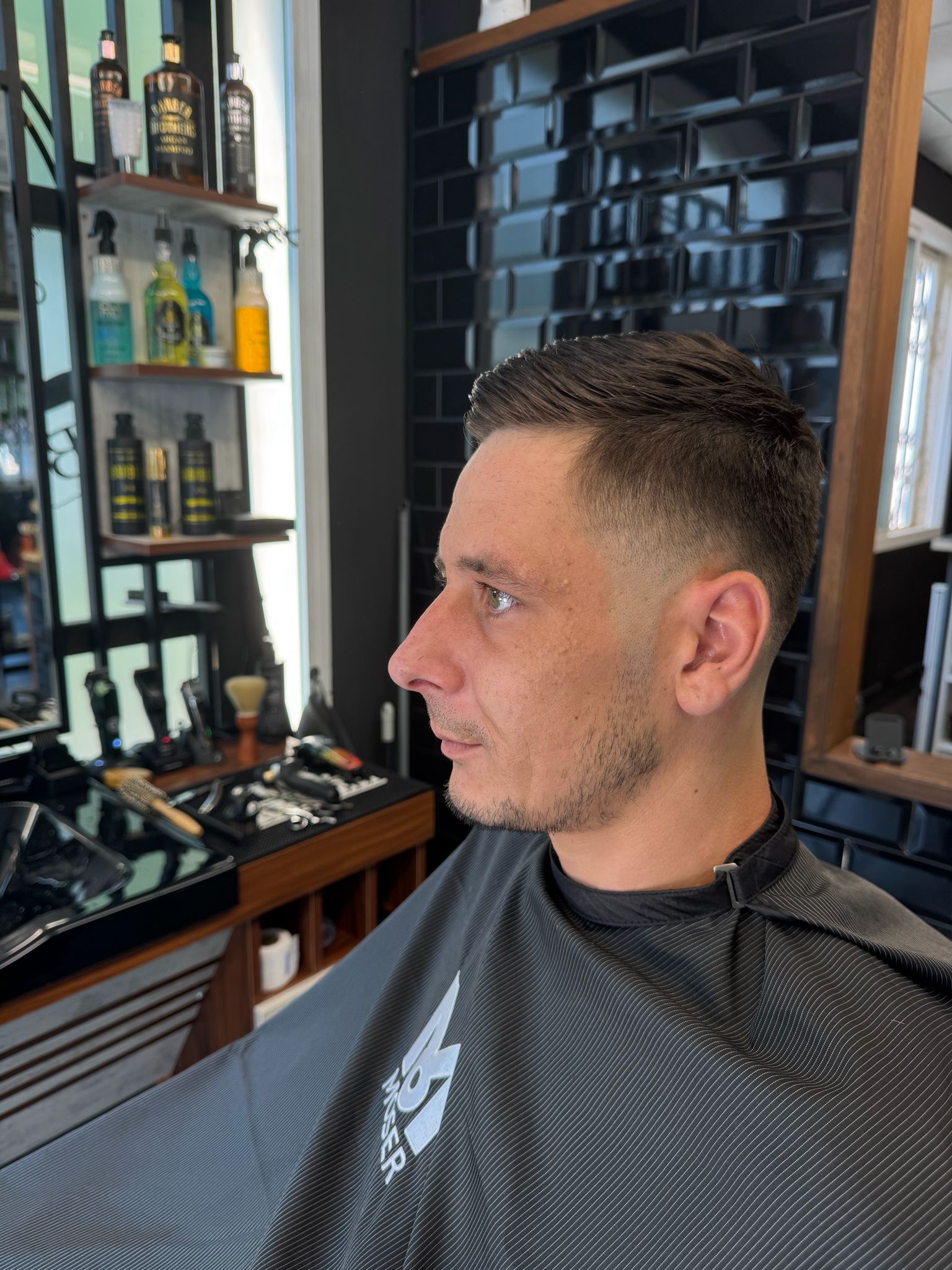 Slick Back – Barber Island Peguera